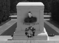 Tomb_of_the_Unknowns_crack.png